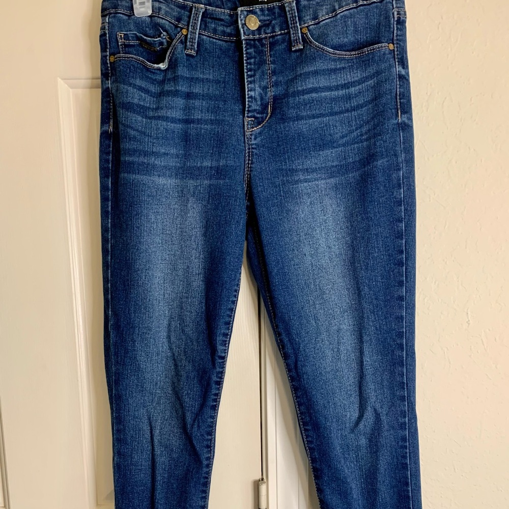 Women’s Nine West skinny jeans.